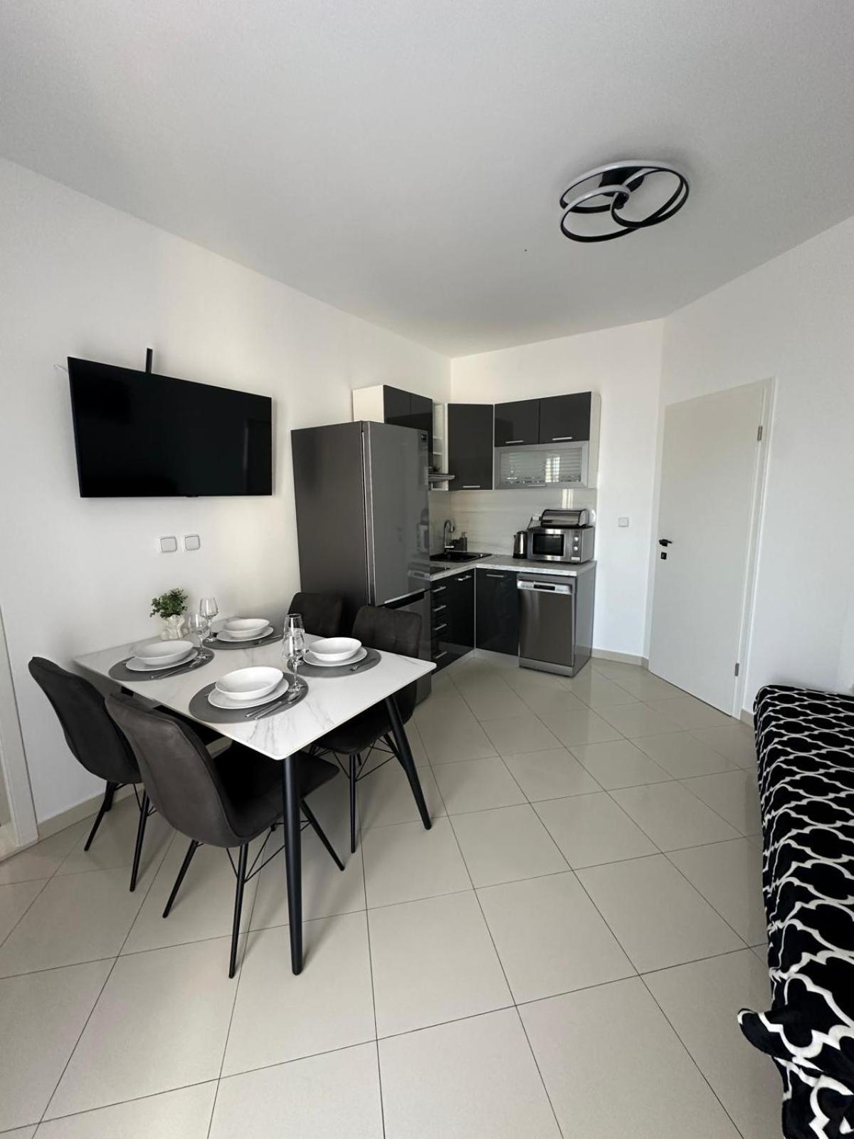 Apartments Villa Sunce Dugi Rat Exterior foto